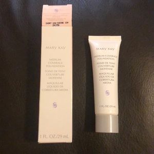 Mary Kay Medium Coverage Foundation - Ivory 104